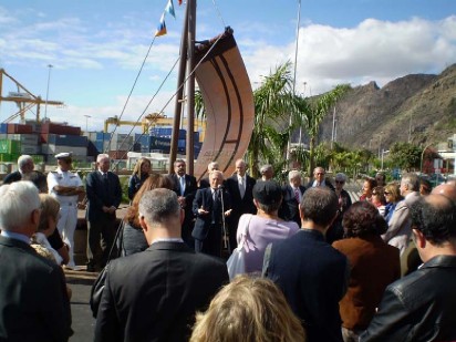Alfredo Barragán dirigiendose al público de Tenerife
