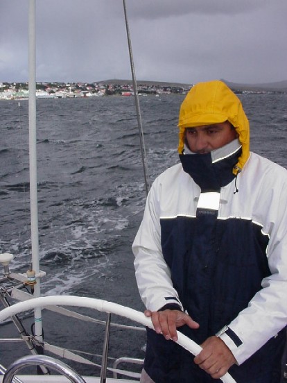 Marcelo González al timón del Místico partiendo de Malvinas